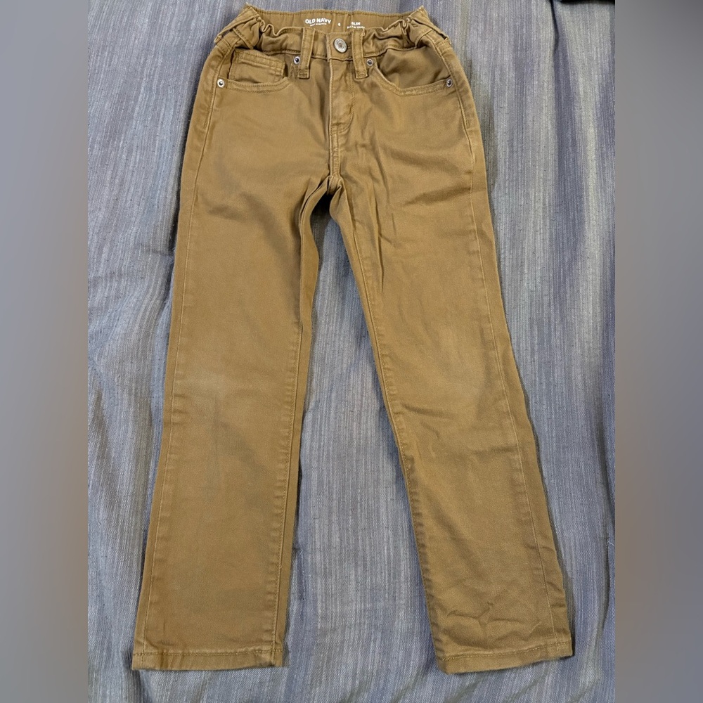 Boys Old Navy khaki pants (slim) w/ adjustable waist. Size 6. VGUC